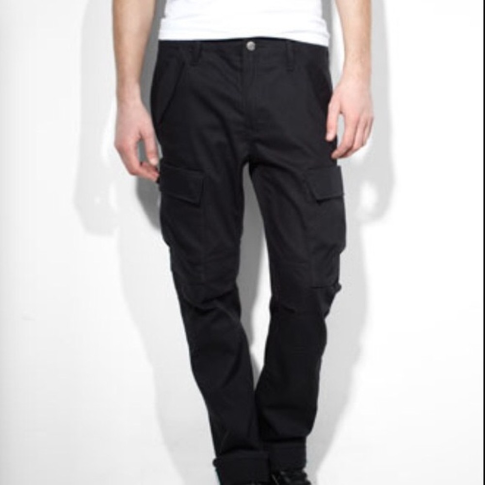 (34/32) Levi’s black cargo pants